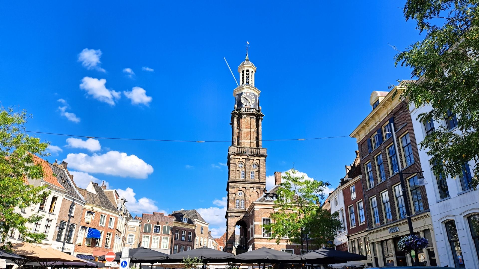 De Wijnhuistoren aan de Groenmarkt in Zutphen